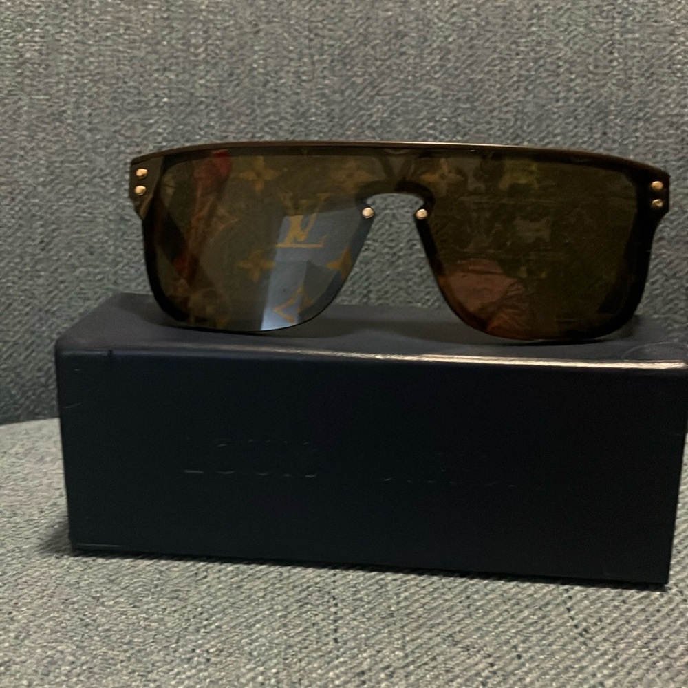 Louis Vuitton Monogram Sunglasses with case
